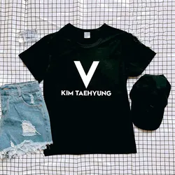 Camiseta feminina com letra V Kim Taehyung, tops femininos dos desenhos animados, camiseta casual de suga estampada, estilo kpop, manga curta, estética, estrela