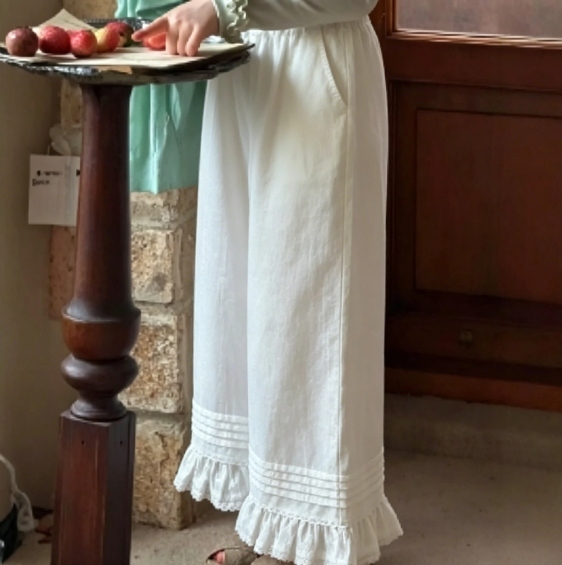 Image of Mädchen Weiße Spitzenhose 2026 Frühling Sommer Neue Mode Kinderkleidung Mädchen Vielseitige Weite Hose