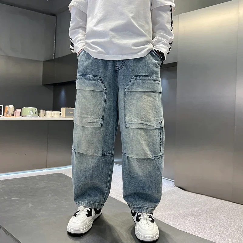 

Новинка, новинка 2025 года, повседневные свободные простые джинсовые джинсы в корейском стиле для мальчиков, высокое качество, 4-15 лет