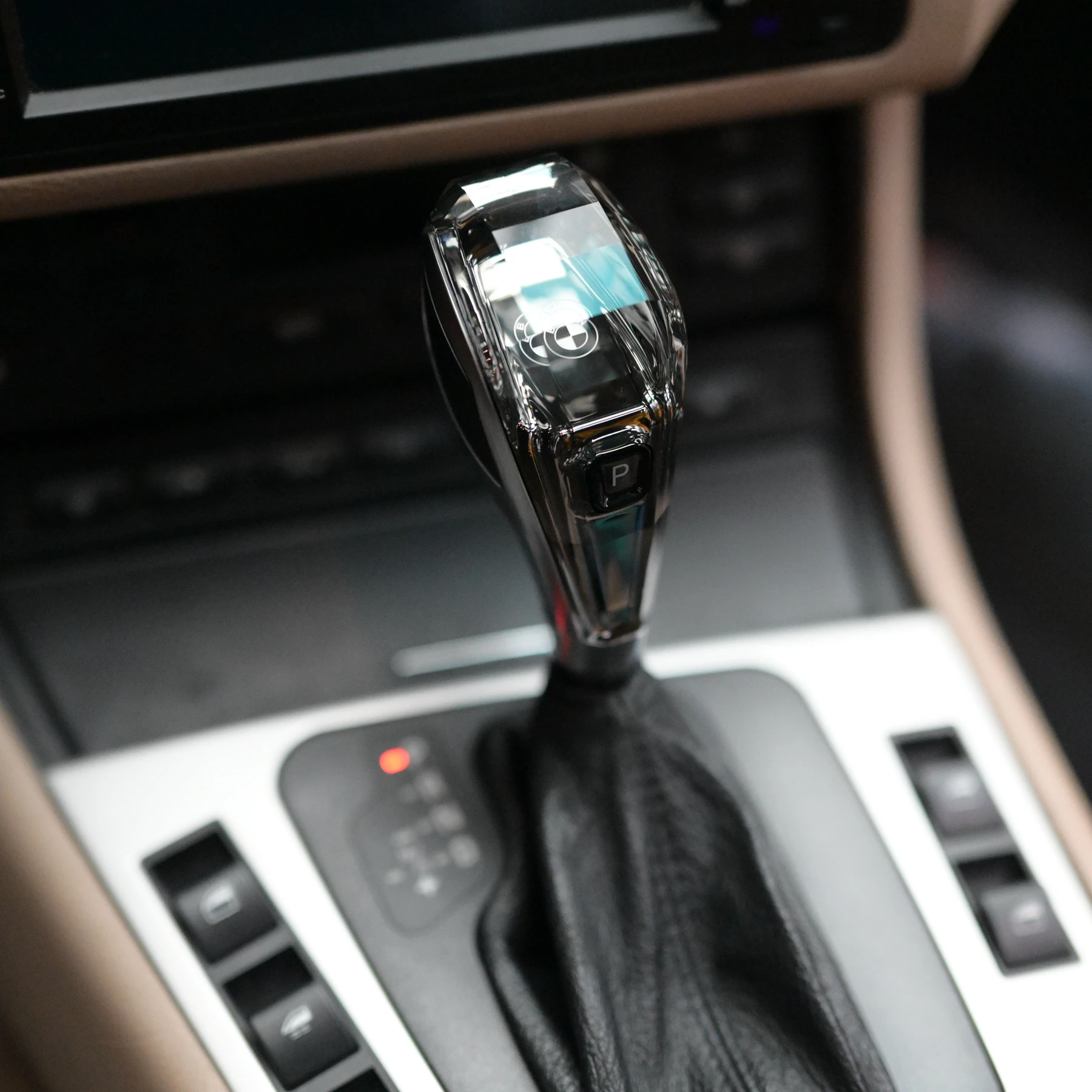 crystal shift knob It is suitable forBMW E46 E90 E81 E85 Z4 E82 X1 X3 X5 E53 E60 E61 E87  auto shift head with unlock button