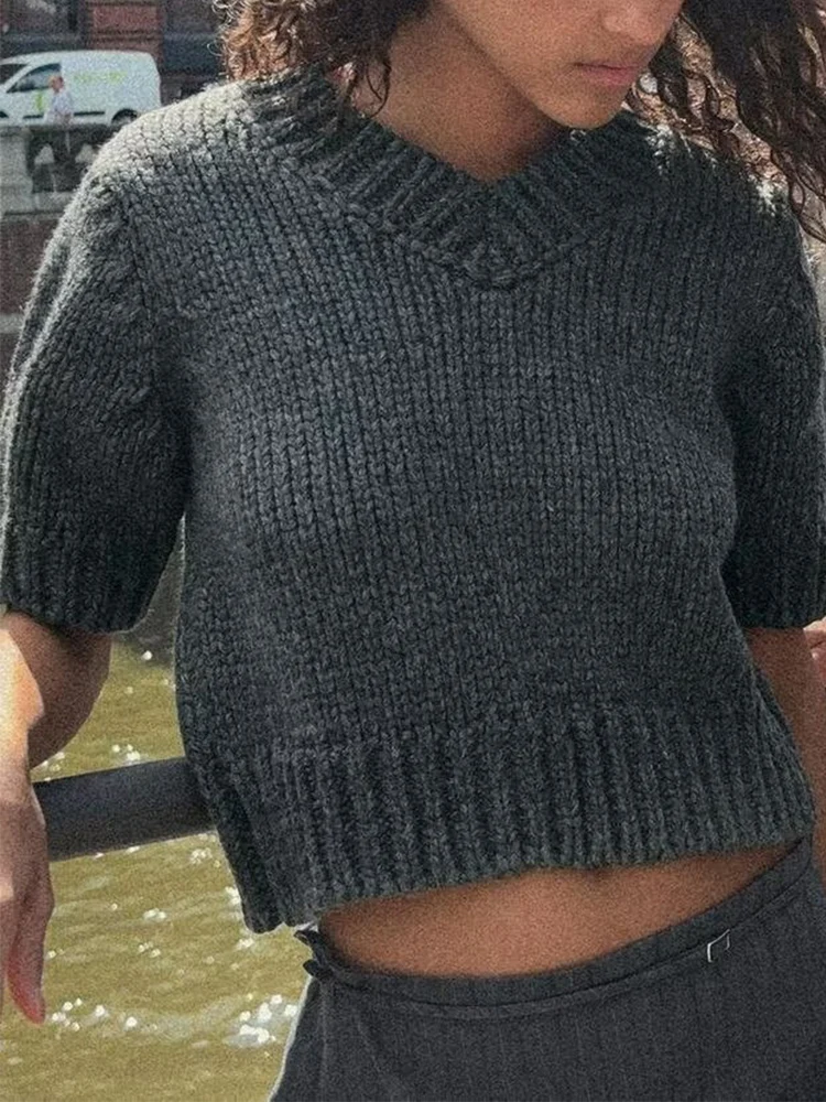 

European and American 2025 autumn new women's casual temperament simple fashion short-sleeved V-neck short knitted sweater