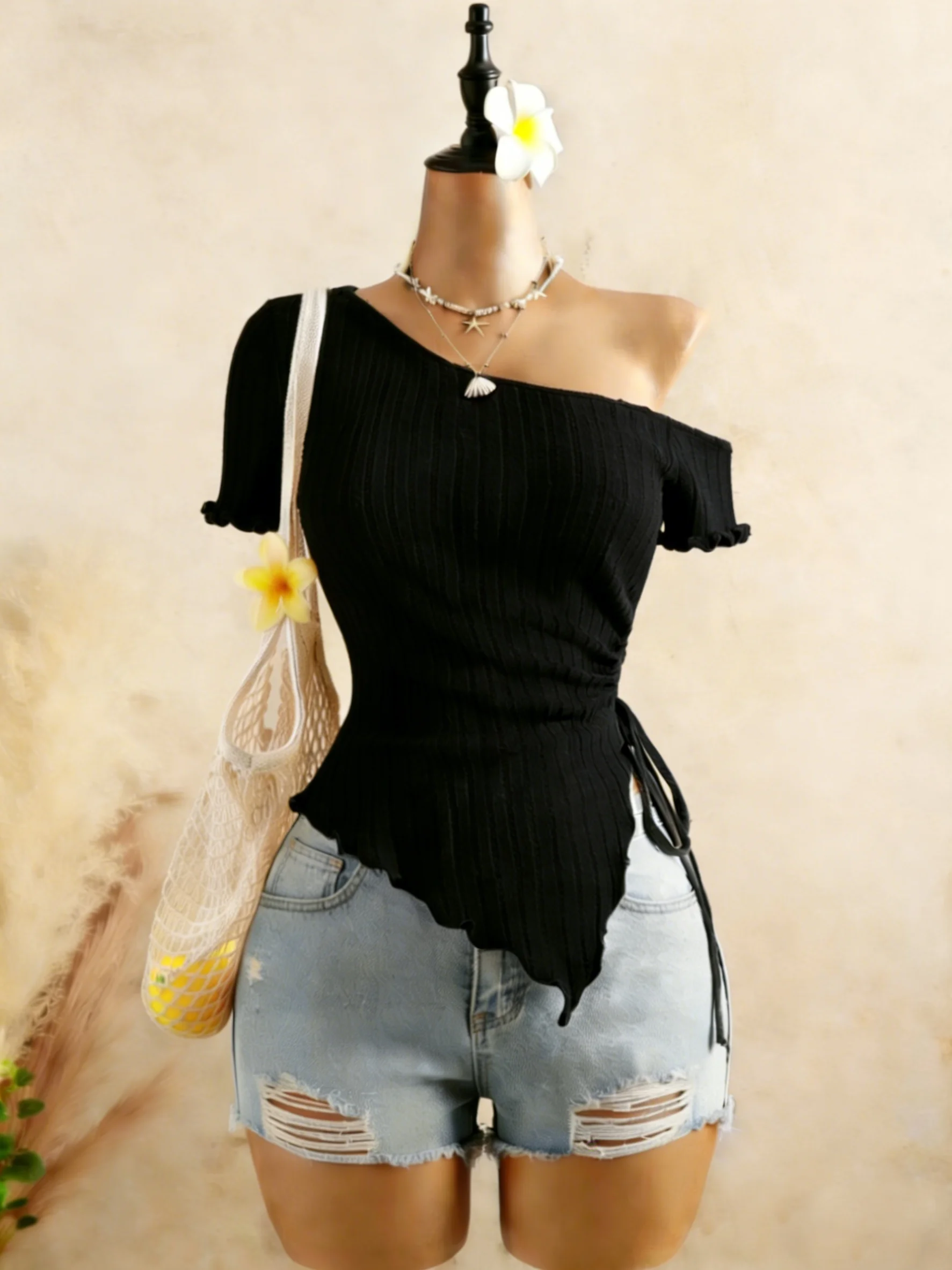 Geripptes, asymmetrisches One-Shoulder-Top für Damen, lässiges Kurzarm-Oberteil mit Rüschensaum und Kordelzug