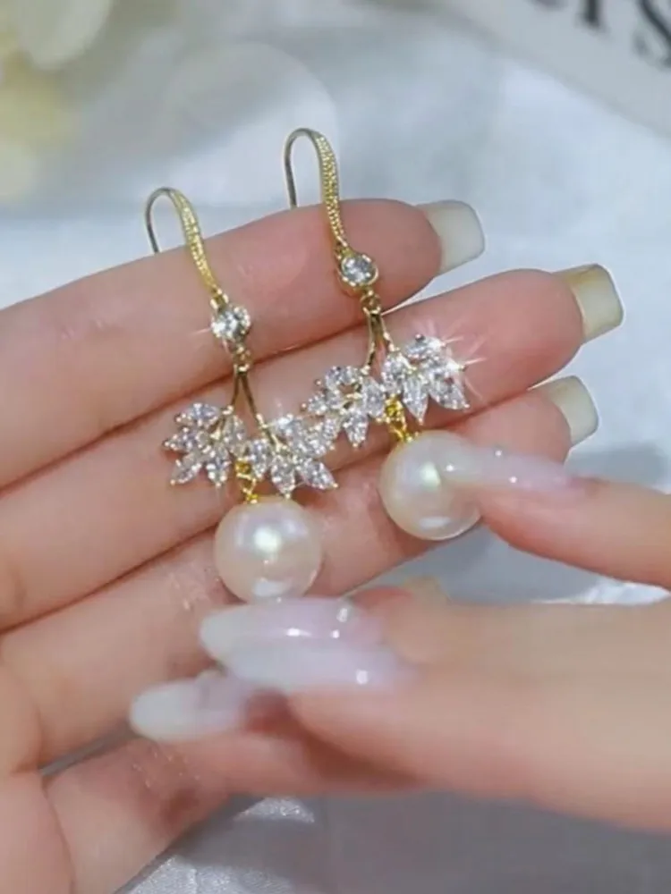 brincos-elegantes-de-perola-em-formato-de-folha-com-micro-diamantes-cravejados-agulha-de-prata-pura-brincos-pendentes-moder