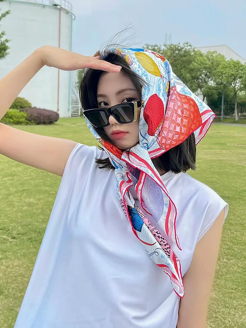 Echarpe-en-soie-de-style-boheme-par-liu-yifei-motif-floral-classique-et-lettres-imprimees-chale-d'ete-en-soie-pour-femme-geometrie-decorative