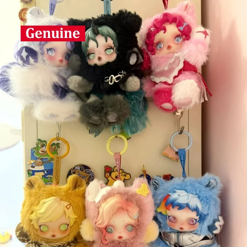 

Новая оригинальная коллекционная виниловая игрушка-подвеска POPMART SKULLPANDA × Little Horse Burberry Series Mystery Box, подарок на Новый год