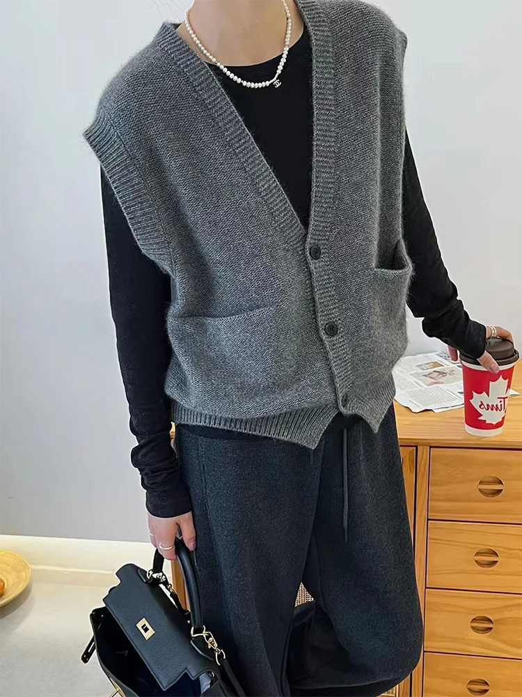Gestrickte Strickjacke Weste 2025, Herbst Faul Stil frauen Solide Ärmellose V-ausschnitt Einreiher Tasche Pullover Weibliche Strickwaren Tank