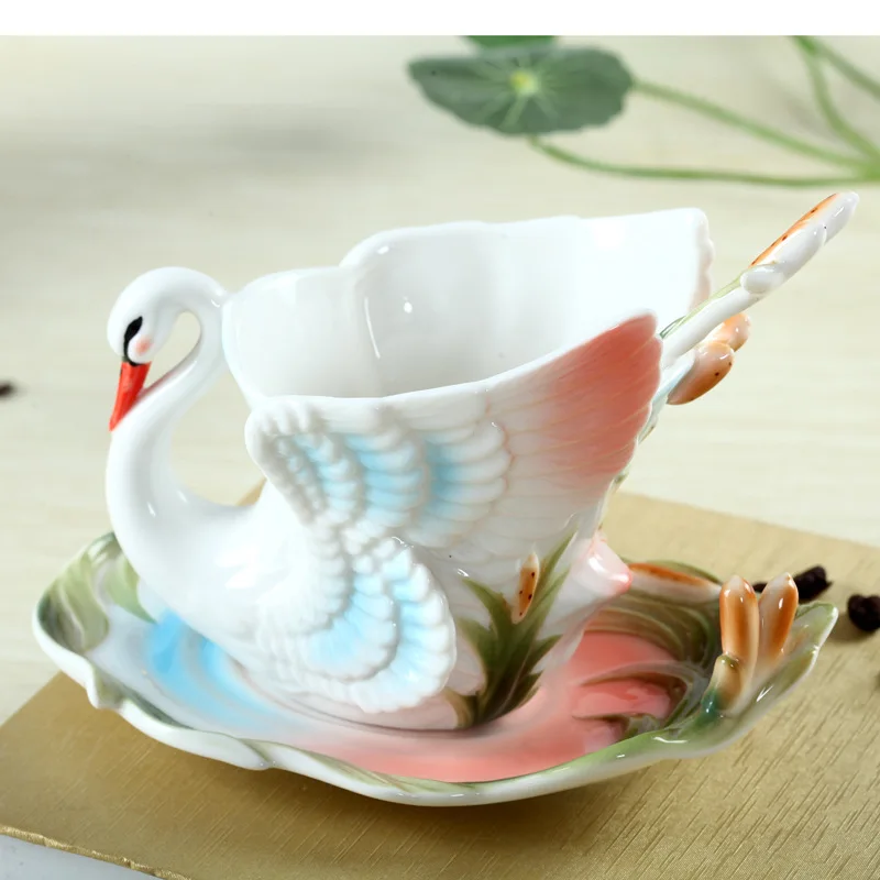 Cisne Canecas De Café Com Pires Colheres Esmalte Colorido Porcelana Cup Breakfast Thermal Tea Garrafa De Água Presente De Natal Britaday