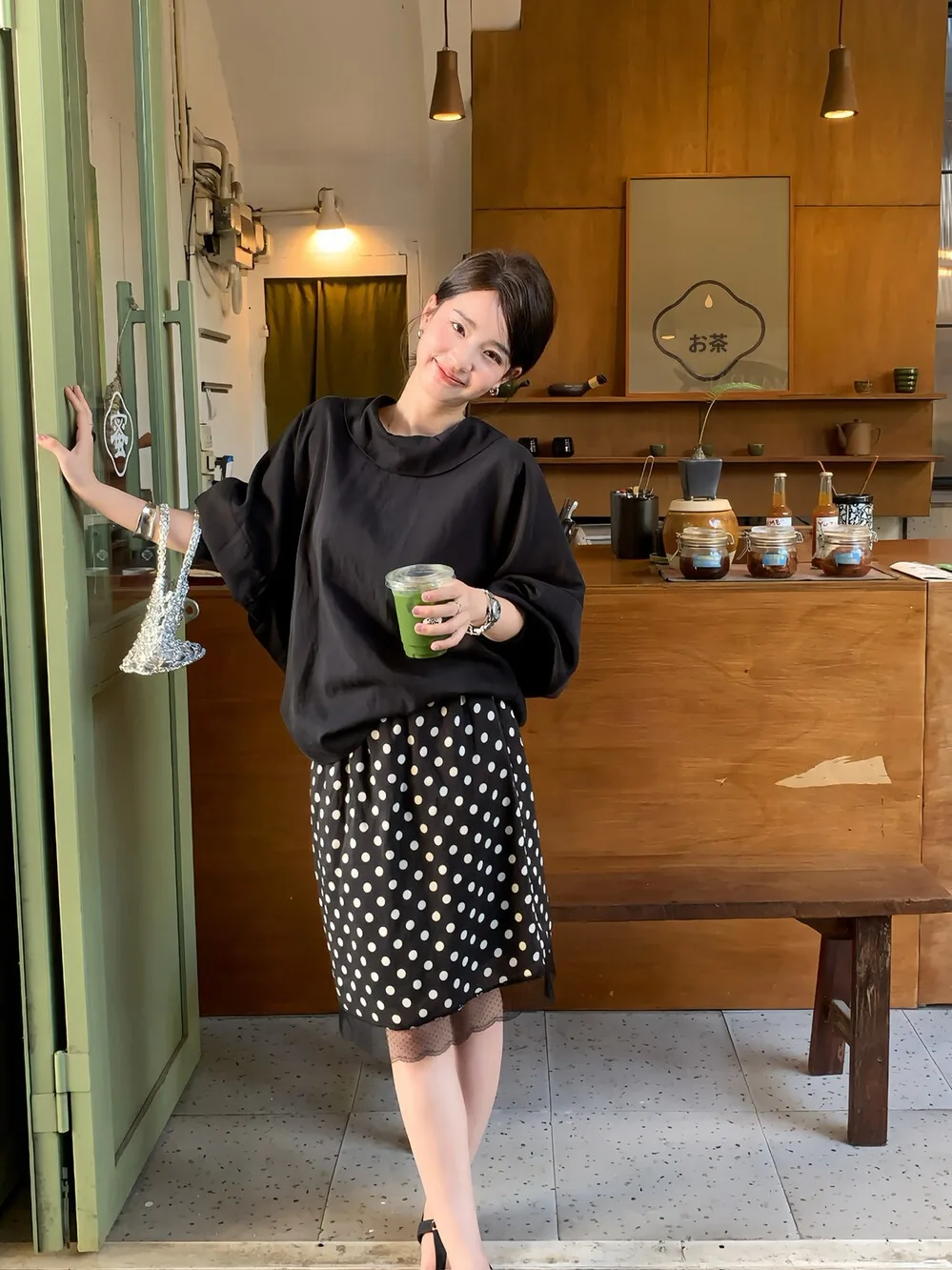 

Lilian Onion Back Lace Tie Wide Batwing Sleeve Shirt V266061 Breathable Skin-Friendly Pure Color Commute Style Loose Fit