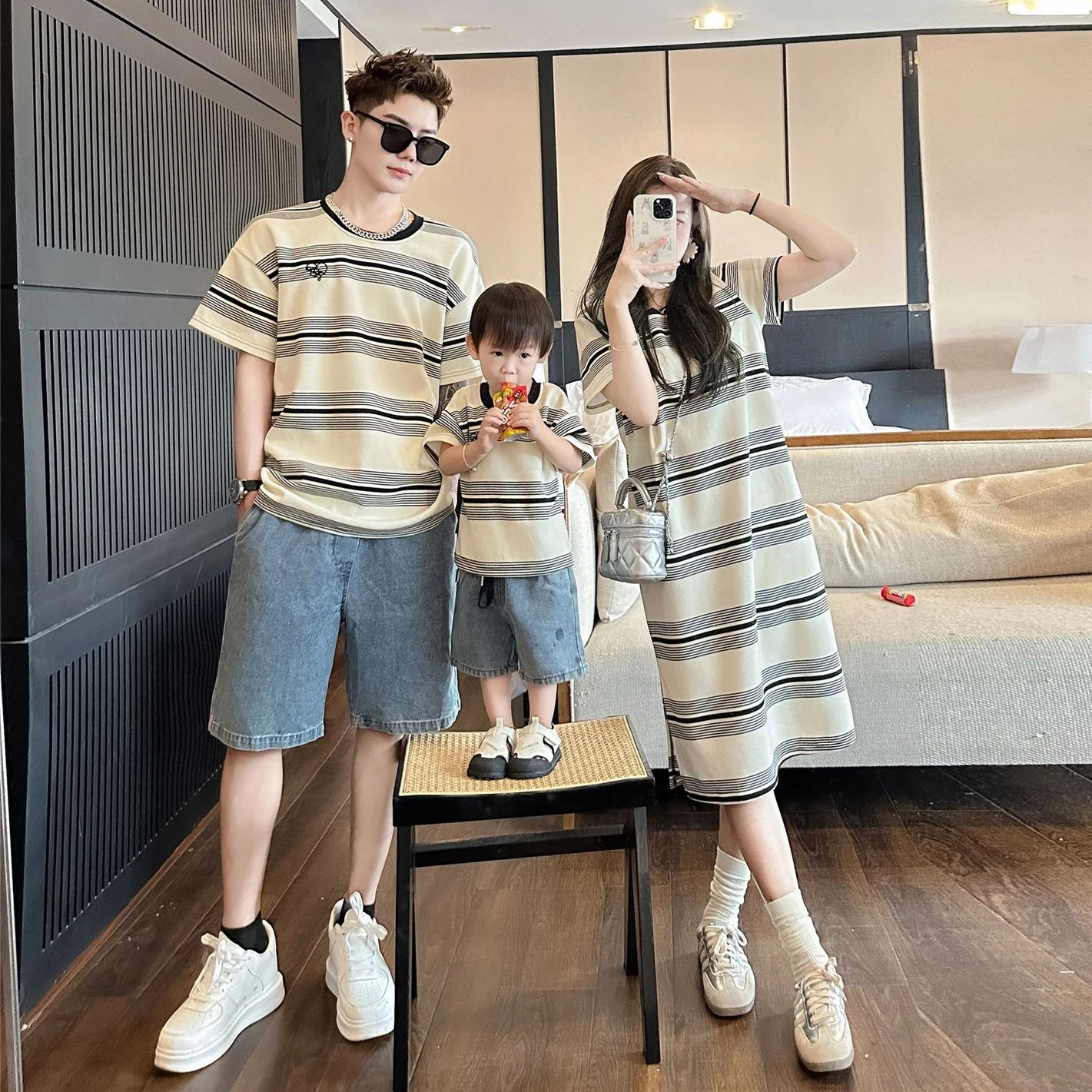 Family Matching Striped Clothing Korean Mother and Daughter Dresses Korean Father and Son T Shirts 2024 New Baby Infant Bodysuit