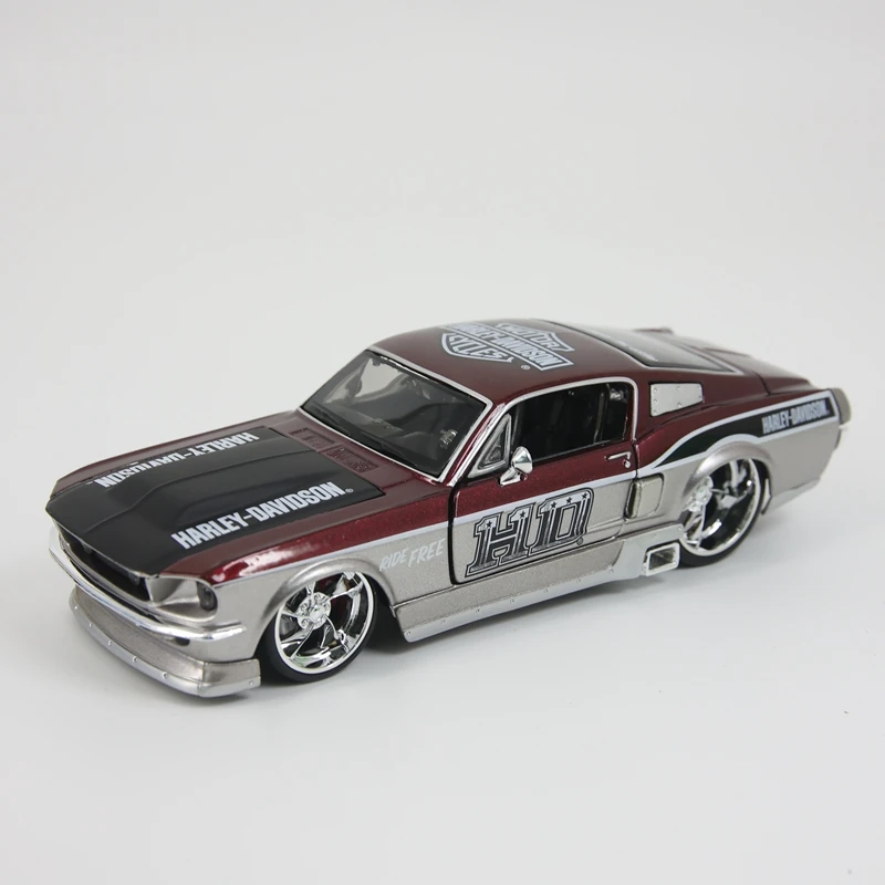 

Maisto 1:24 simulation Ford Mustang GT 1967 alloy car model, doors and hood can be opened, sliding car accessories