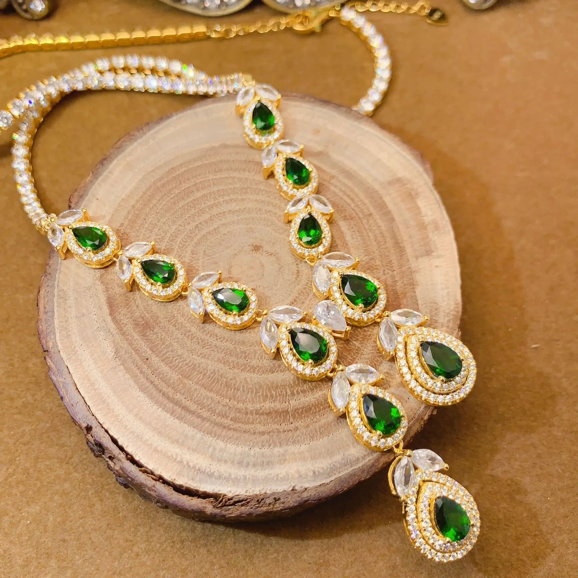 

Ожерелье из натурального диопсида 4x6 мм, серебро S925, инкрустированный гала-роскошным темно-зеленым драгоценным камнем