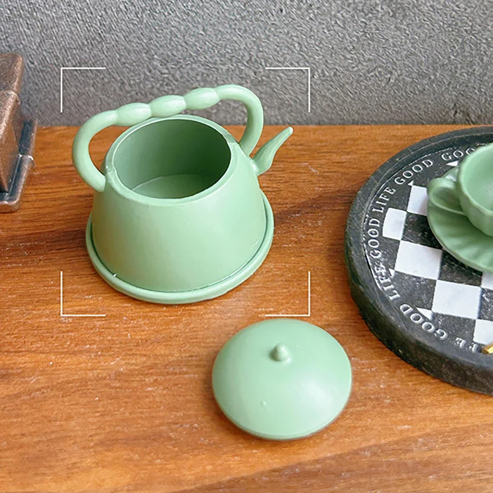 1 pz 1/12 accessori per casa delle bambole in miniatura metallo vintage teiera mini brocca per il latte bollitore giocattolo per la decorazione della casa delle bambole OB11 bjd
