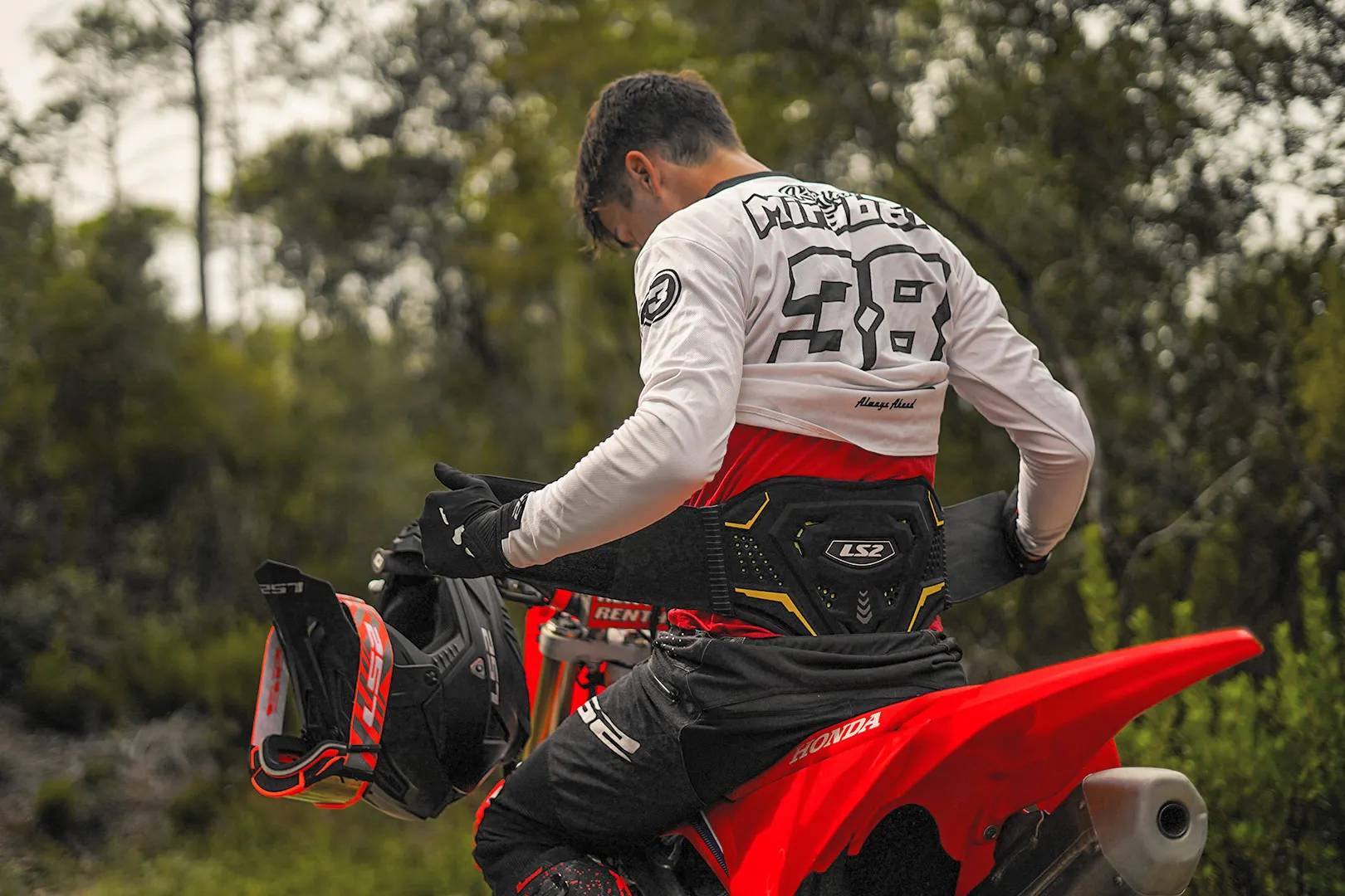 

LS2 Original Motorcycle Waist Protector Kidney Belt Adjustable Breathable Cycling Protection Protective Belt WP155