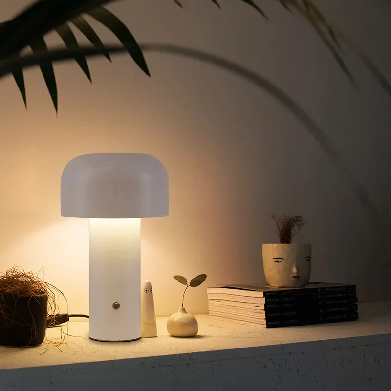 Italienischer Designer nordischer kreativer Pilz USB wiederauf ladbare LED Schreibtisch Nachtlicht lampe für Schlafzimmer Studie Nachttisch Dekor