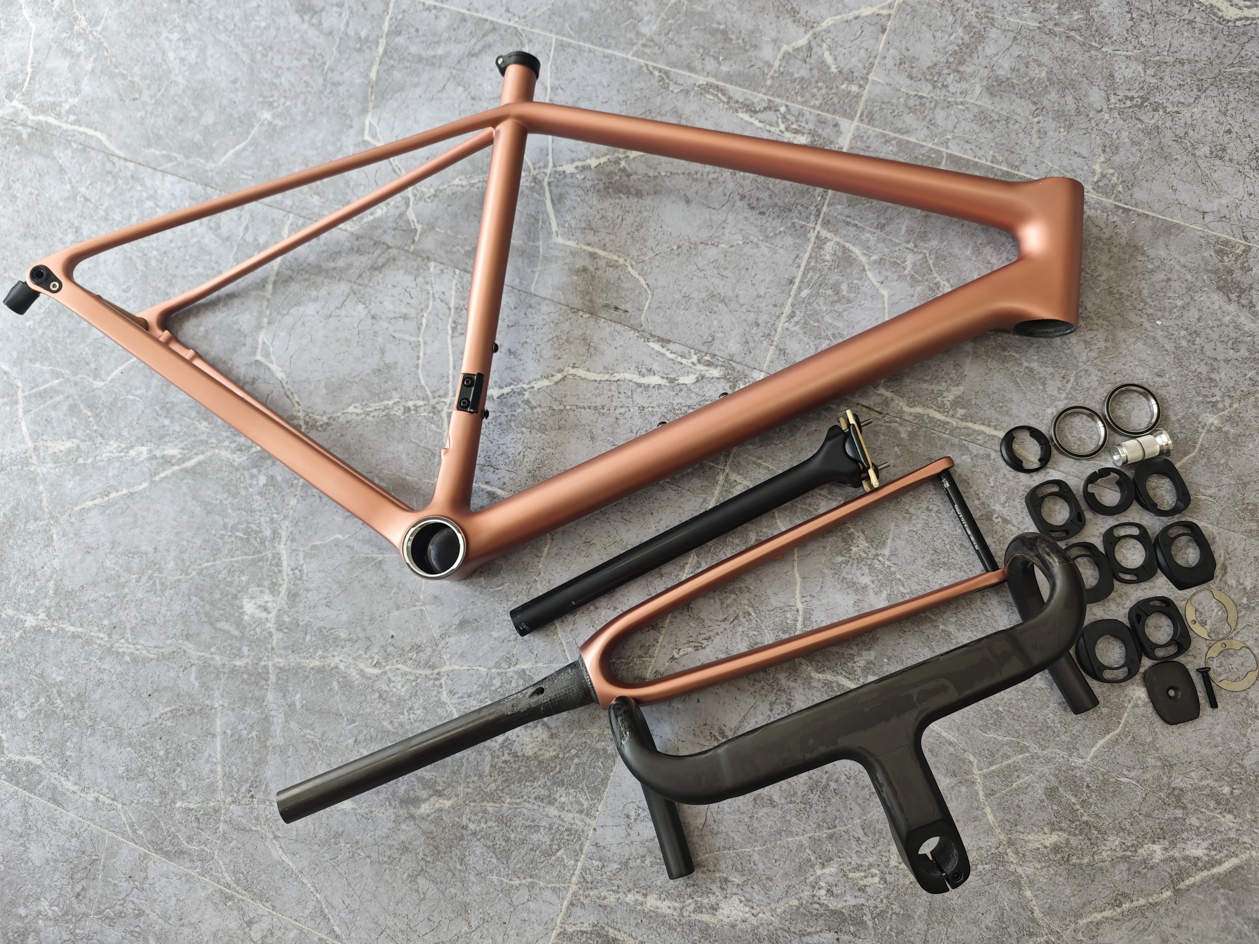 2025 carbon Bike Frame T1100 Ultralight Carbon Road Frameset Weight 640g Disc Brake with Handlebar Custom Logo DPD Ship
