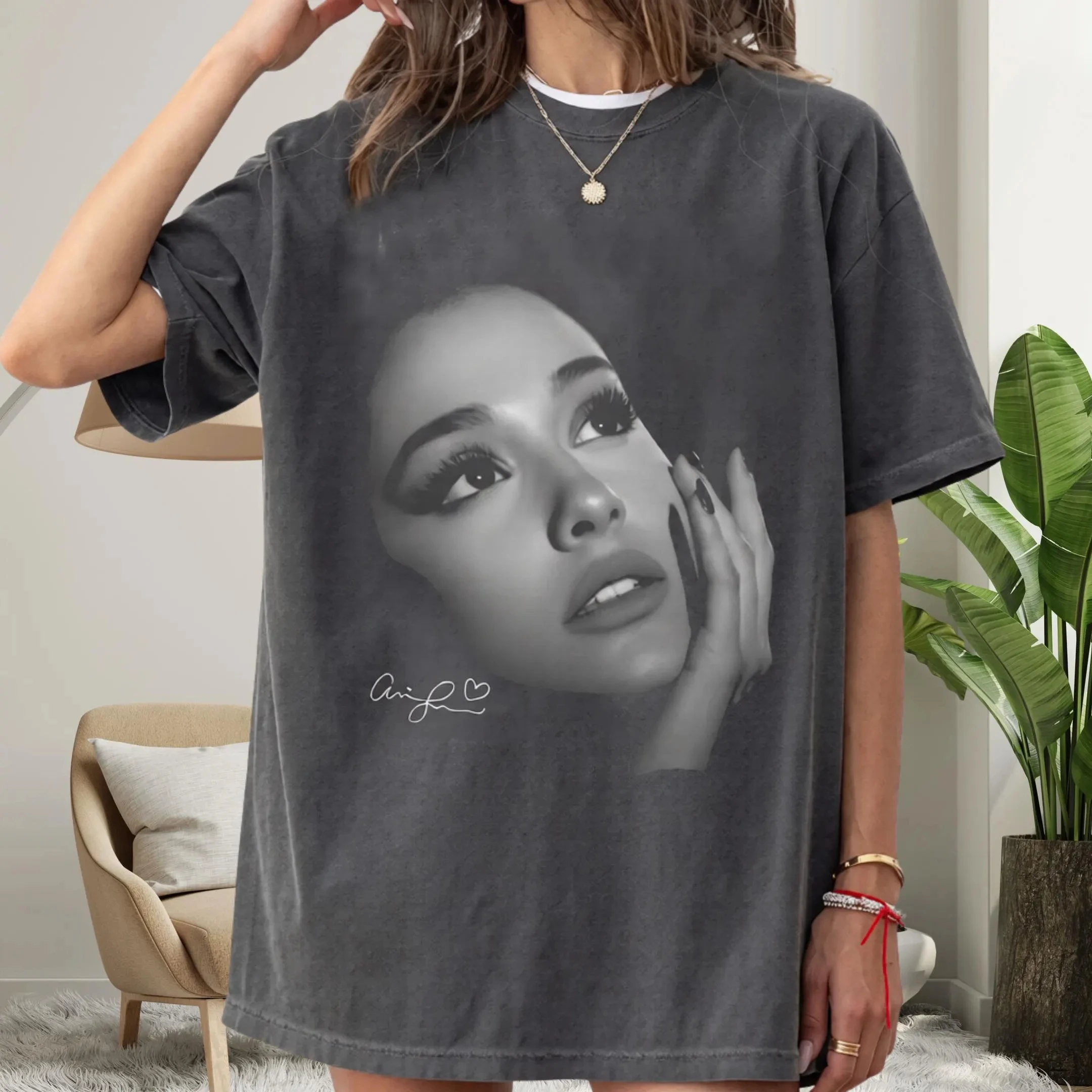 

Женская летняя футболка больших размеров в винтажном стиле Ариана Гранде, хлопковая, дышащая, стильная, универсальная, в уличном стиле, оверсайз