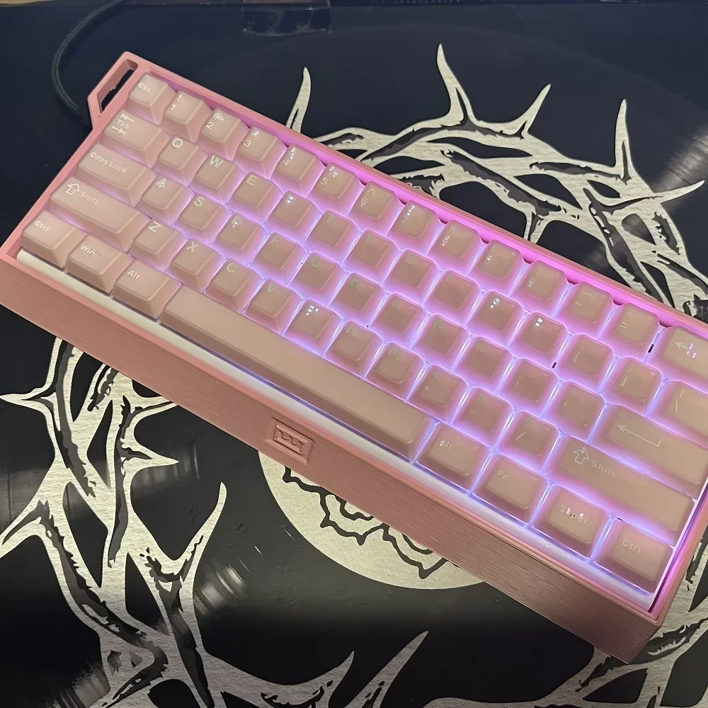 

GEFENSI Hanfen Jade Keycap Original Closed Character ABS Semi-permeable Milk Pink Minimalist Two-color Injection Molding 68 75 9