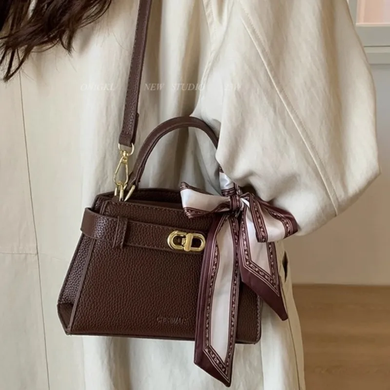 

JIAERDI однотонная женская сумка в стиле ретро с лентой и металлическим замком, женская сумка через плечо из искусственной личи, кожаные сумки через плечо 2025