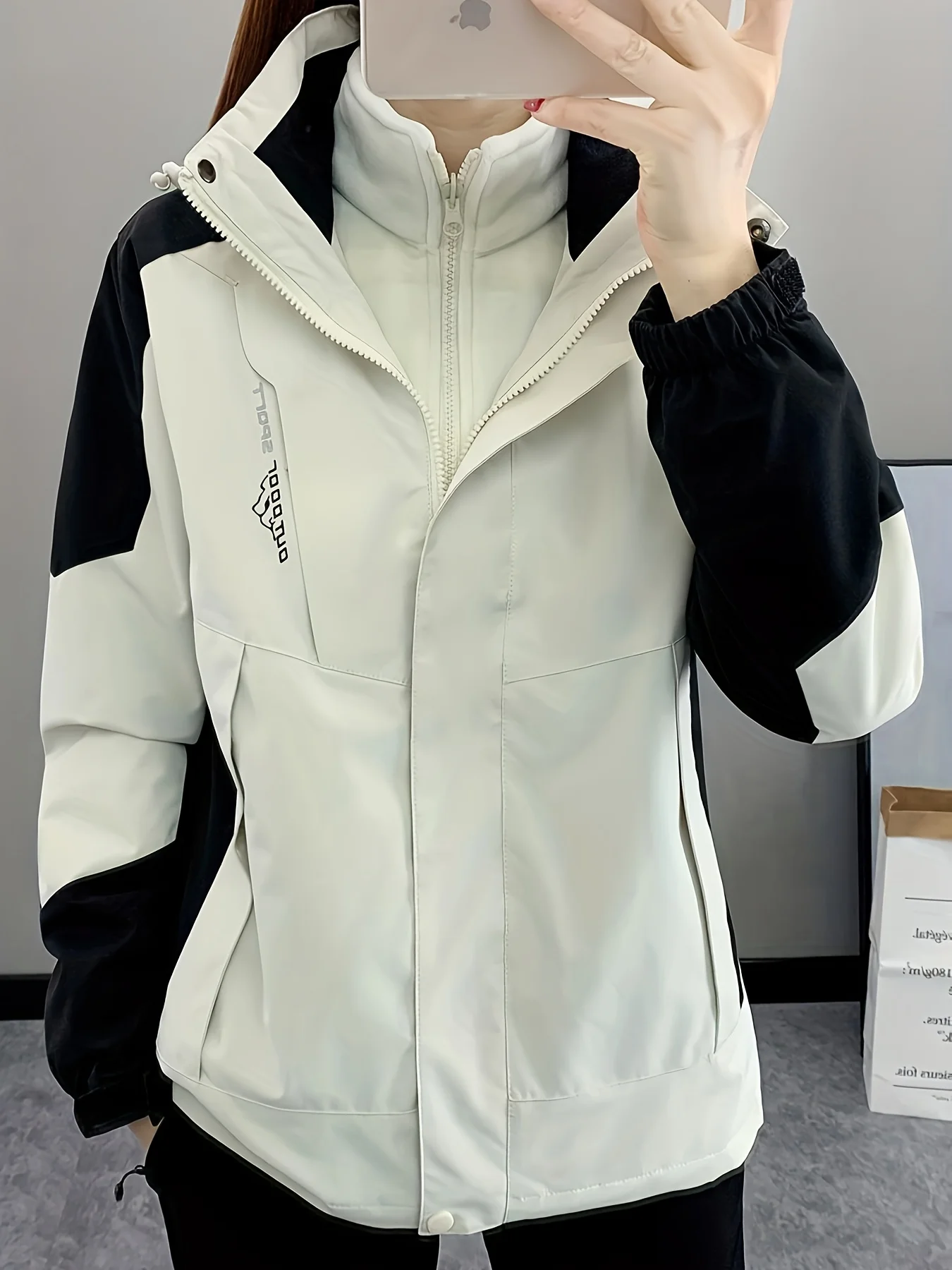 

Warm and windproof three in one detachable inner tank jacket for women's outdoor mountaineering waterproof jacket