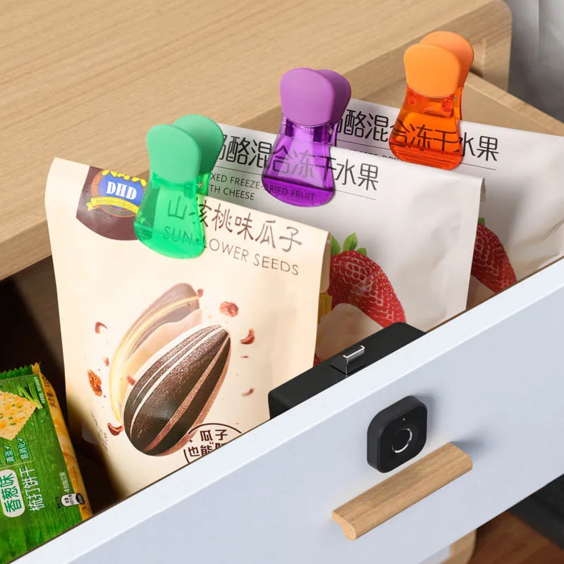 Magnetic refrigerator stickers food sealing fresh clip home kitchen creative food preservation moistureproof snacks sealing clip