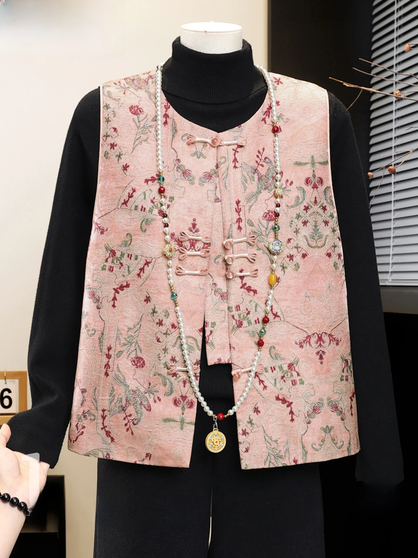 

Новый китайский женский жилет-кардиган для весеннего сезона: модный легкий топ с цветочной вышивкой для женщин