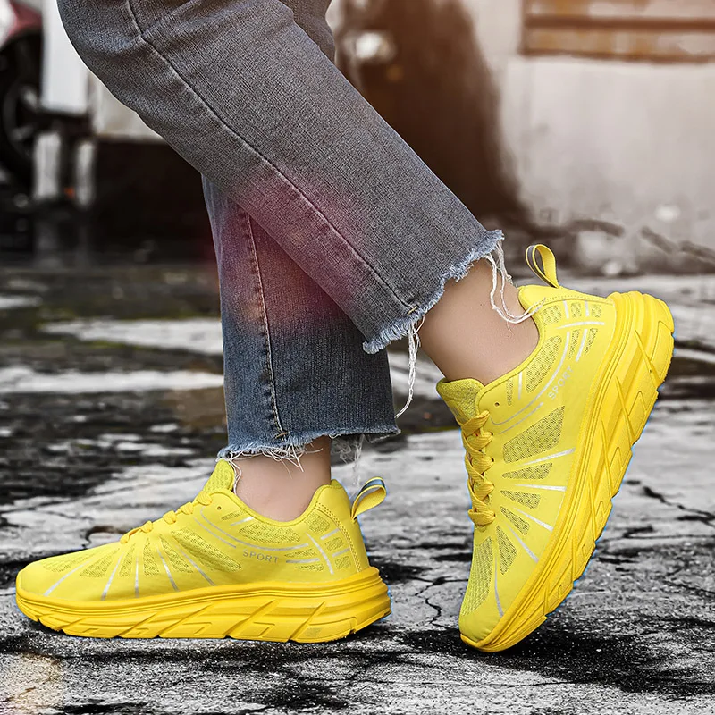 Hot Sale Yellow Running Shoes Men Summer Mesh Breathable Men\'s Running Sneakers Fashion Outdoor Platform Casual Sports Shoes Man