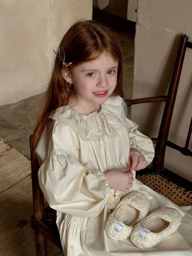 Abito da bambina autunno pizzo beige manica lunga sciolto 2024 nuovo stile