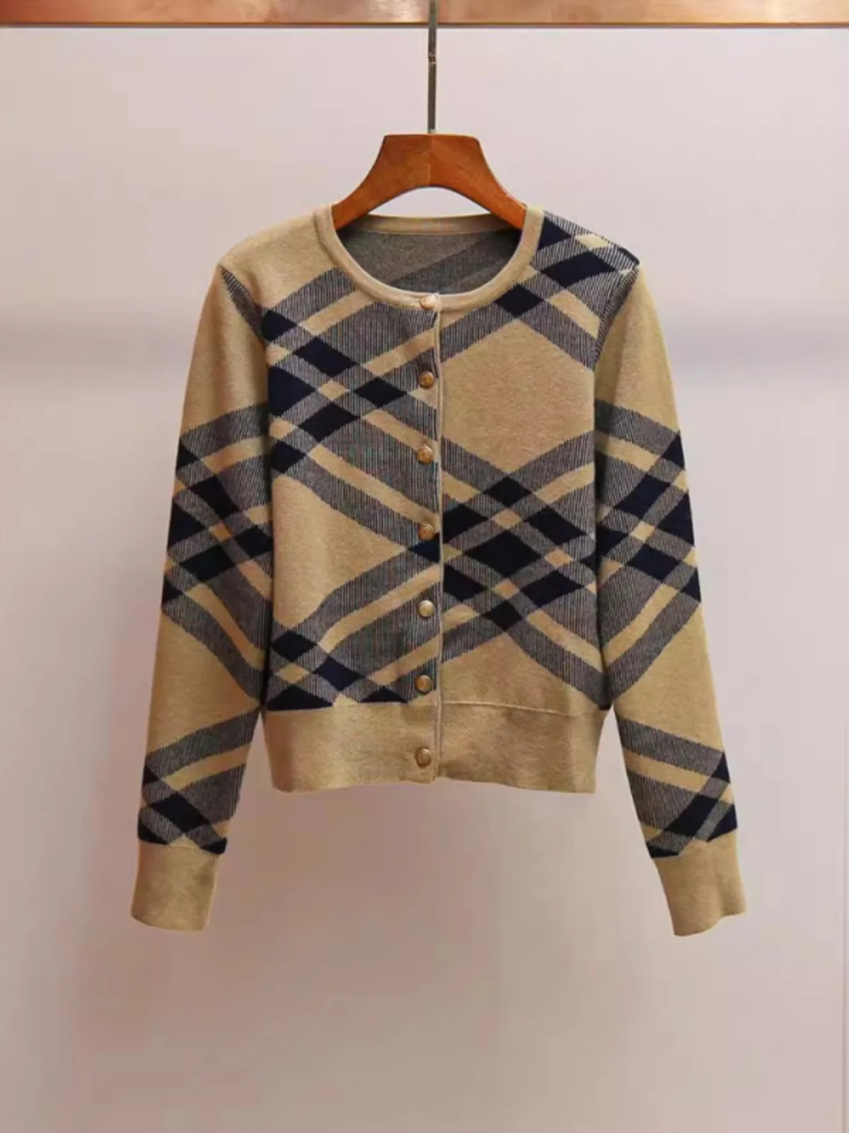 

Retro Striped Knit Sweater round Ne ort Sve Long Sve Button up Cardigan High End European Sle Women's Faion