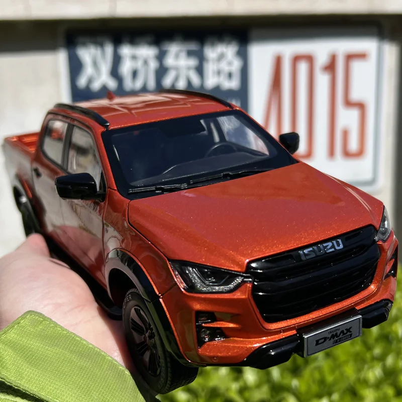 

1:18 Original Scale Model,ISUZU D-MAX Pickup 2021 Truck Transport Vehicle, diecast model for collection and display