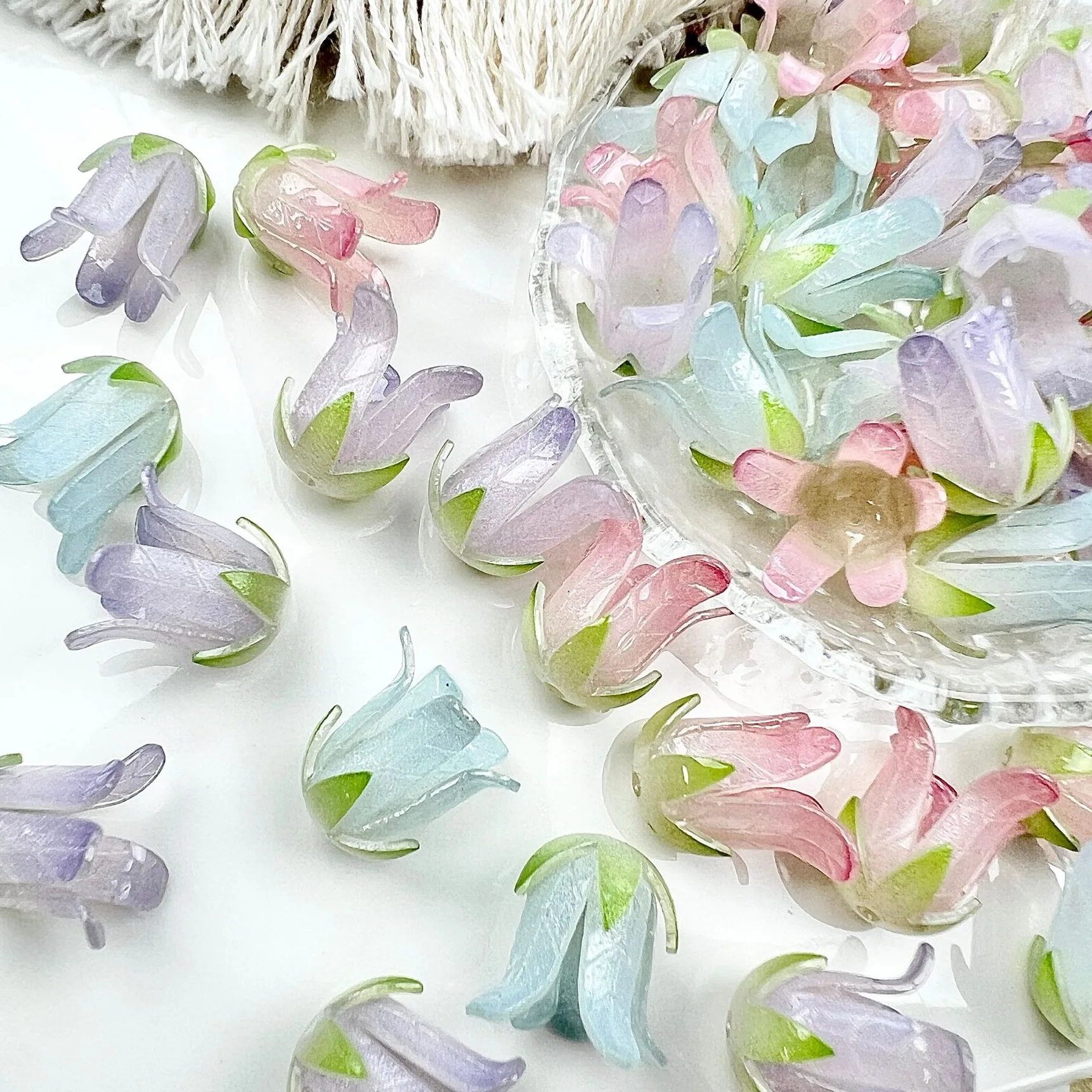 2025Newest 50pcs/lot color paint cartoon Lily of the valley flowers shape acrylic handmade florals beads diy jewelry accessory