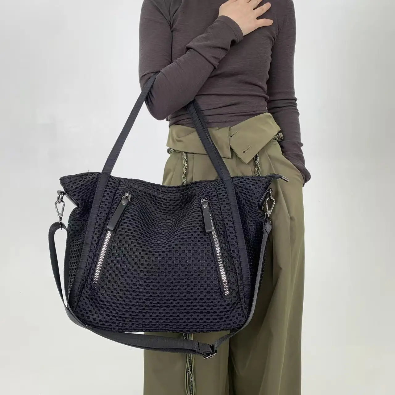 

Ladies' fashionable and personalized nylon multi zipper pocket shoulder bag, large capacity multi-purpose crossbody bag