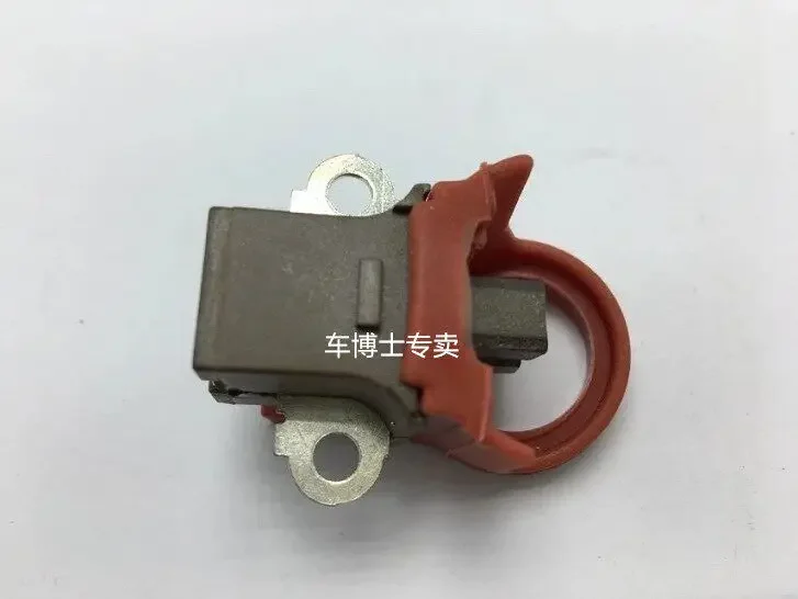 1pc for HONDA Cowin ChangAn Suzuki Familia LEXUS Grand Cherokee Generator carbon brush holder