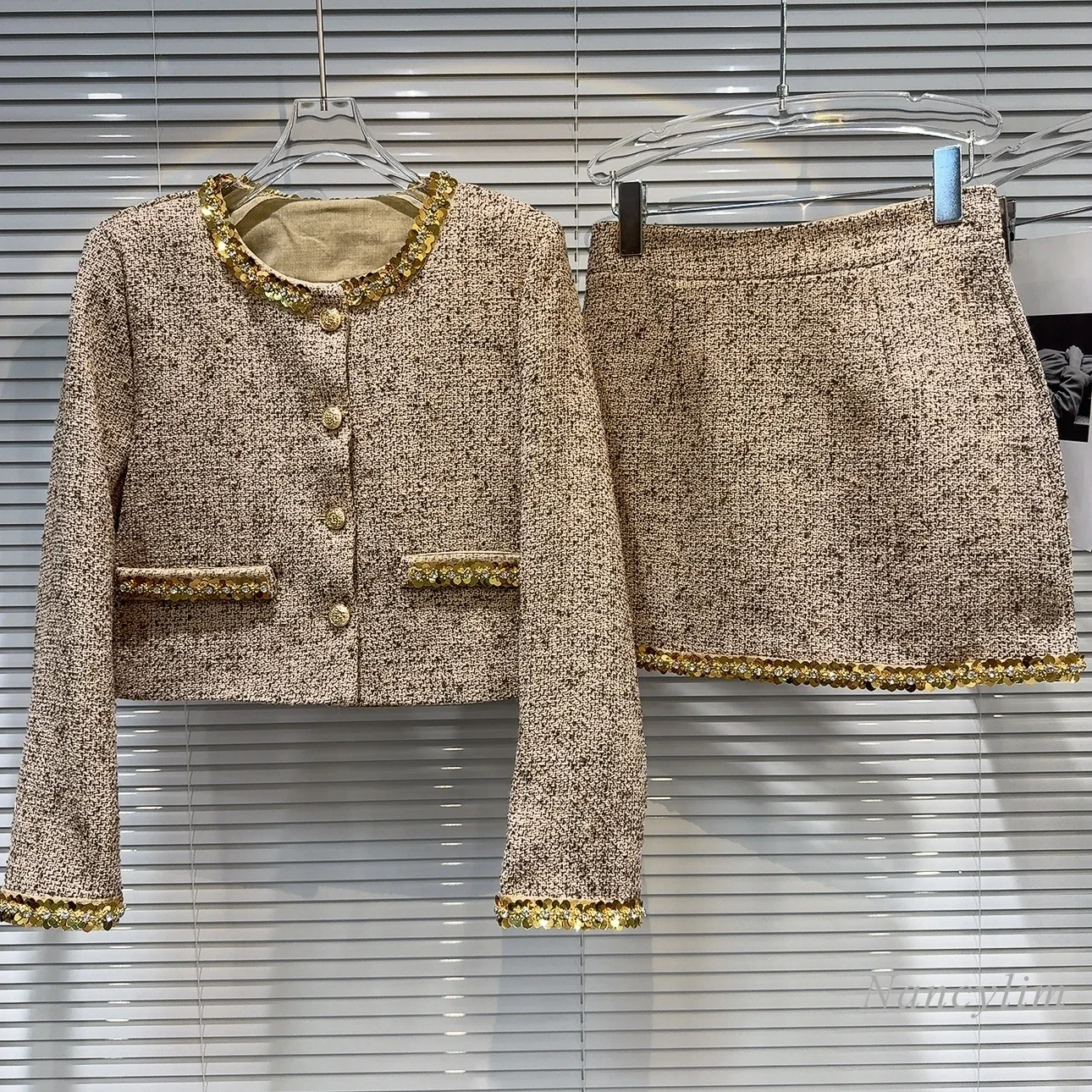 

2024 Autumn Ladies Elegant Outfits New Gold Sequined Edge Short Coat + Tweed Short Skirt Suit for Women Two Piece Sets