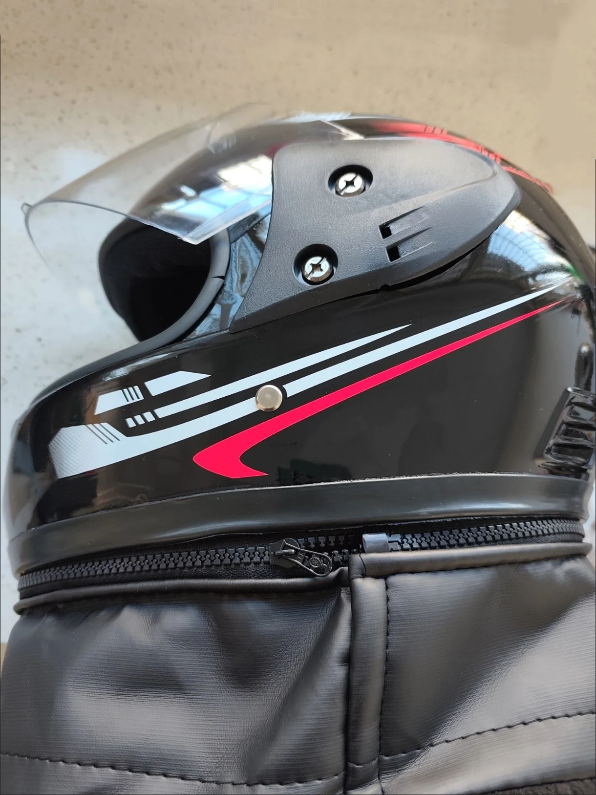 Compact motorcycle helmet - black, large size - full coverage, with high-definition lens panel Removable warm scarf