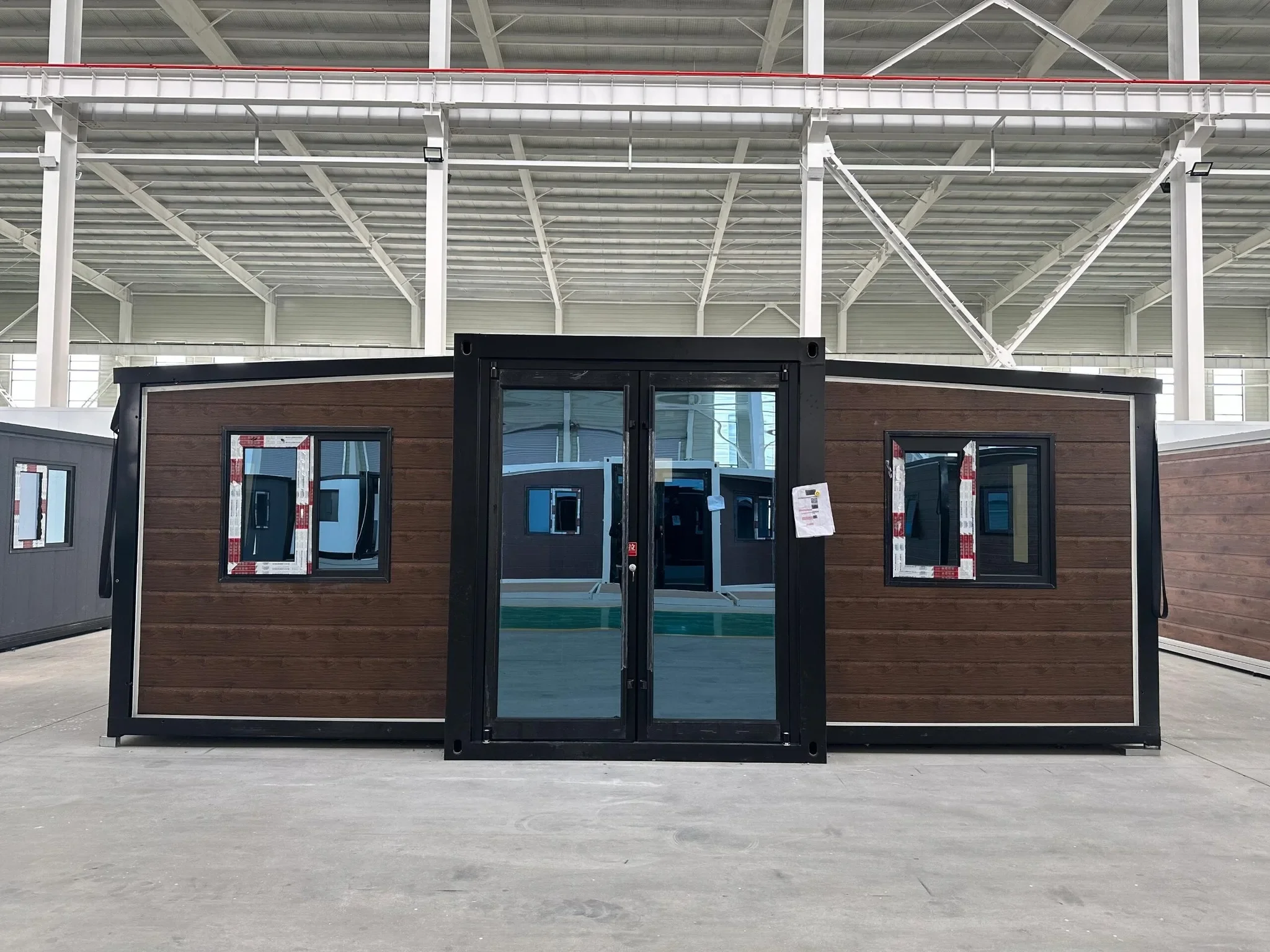 Factory Direct Sale Easy To Install Prefabricated Steel Structure Folding Tiny Container Houses For Office Living Villas