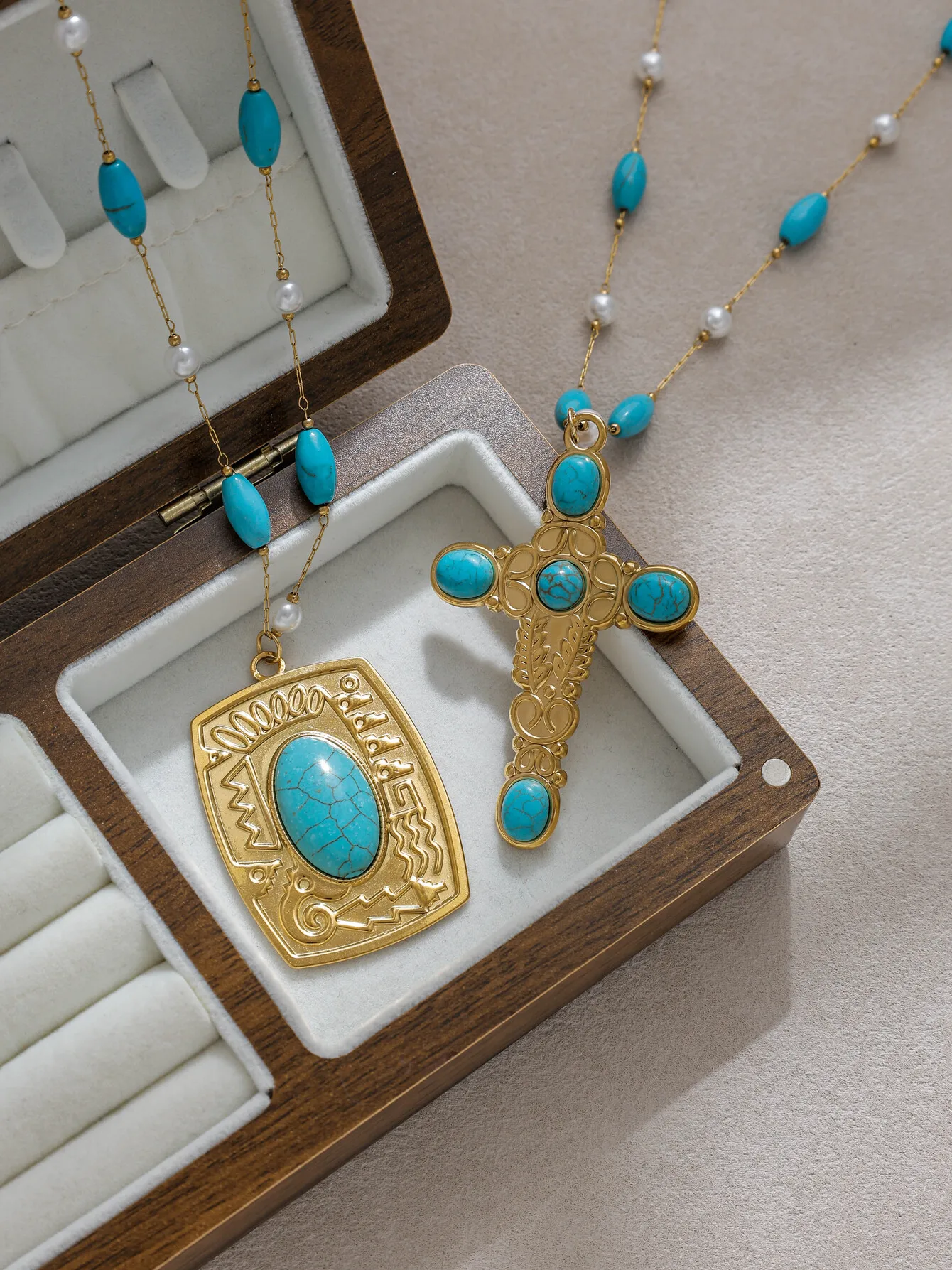 Collana a catena con perline di perle turchesi con ciondolo croce in acciaio inossidabile 316L, regalo per feste con catena classica a clavicola da donna