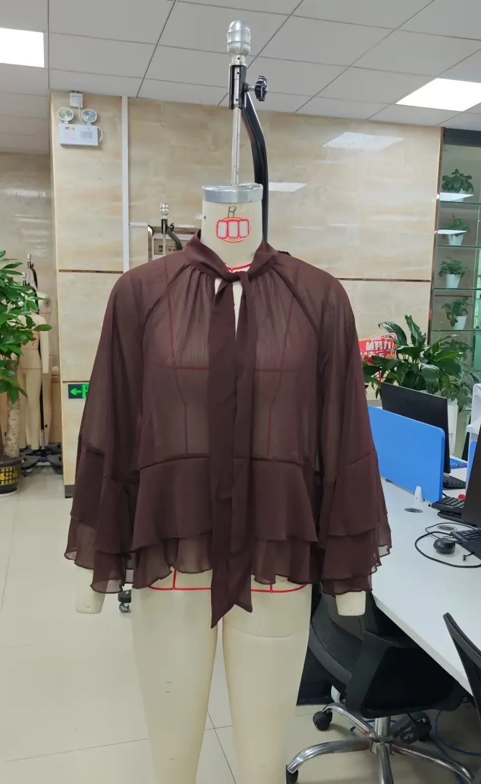 

Женская осенняя элегантная приталенная блузка из прозрачной ткани цвета русалки с бантом на горловине, многоярусными рукавами с рюшами, однотонная, для женщин