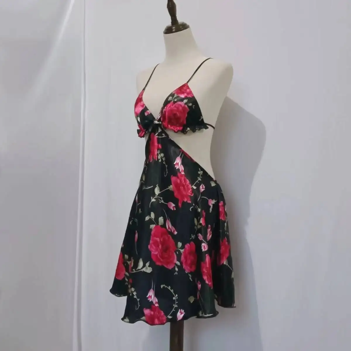 45-70kg Letnia błyszcząca, kwiatowa, krótka sukienka bez rękawów Seksowna damska mini sukienka bez pleców