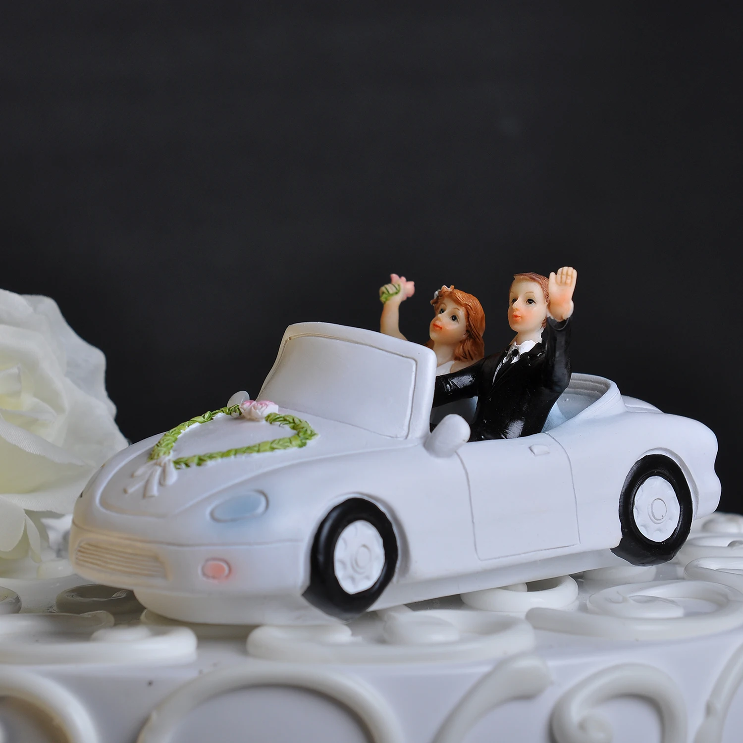 

Free Shipping Personalized Funny Wedding Cake Toppers Dolls Romantic Bride and Groom Figurines Stand Topper Decoration Supplies