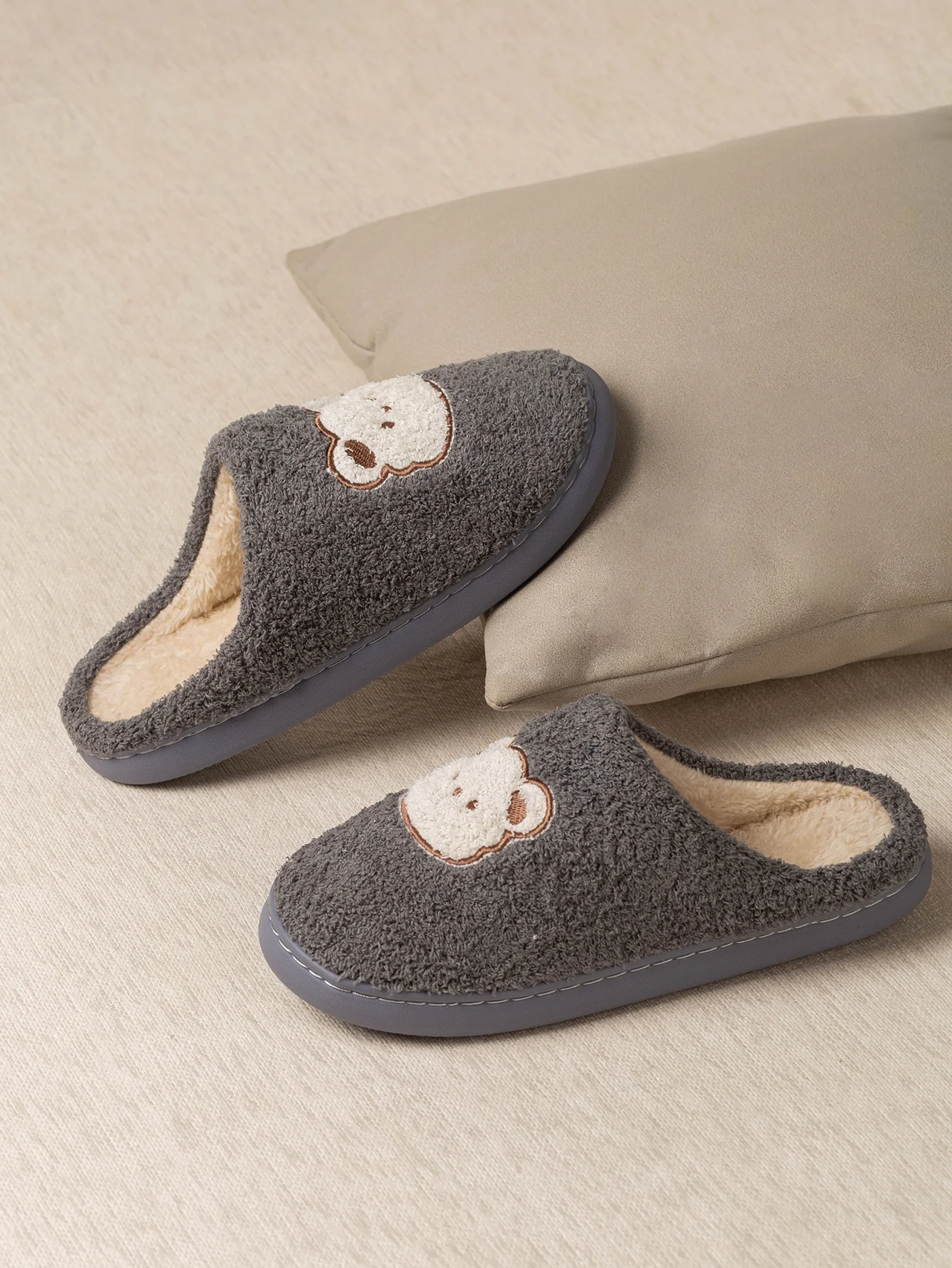 Cartoon Cute Bear Plush Slippers Warm Cotton Sherpa Antiskid Couples House Comfortable Shoes for Winter Autumn Half Bench Shoes