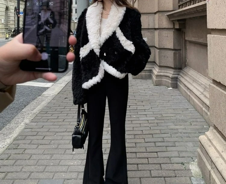 Manteau court épais en fourrure écologique pour femme, col en v, couleur bloquant, pour l'hiver