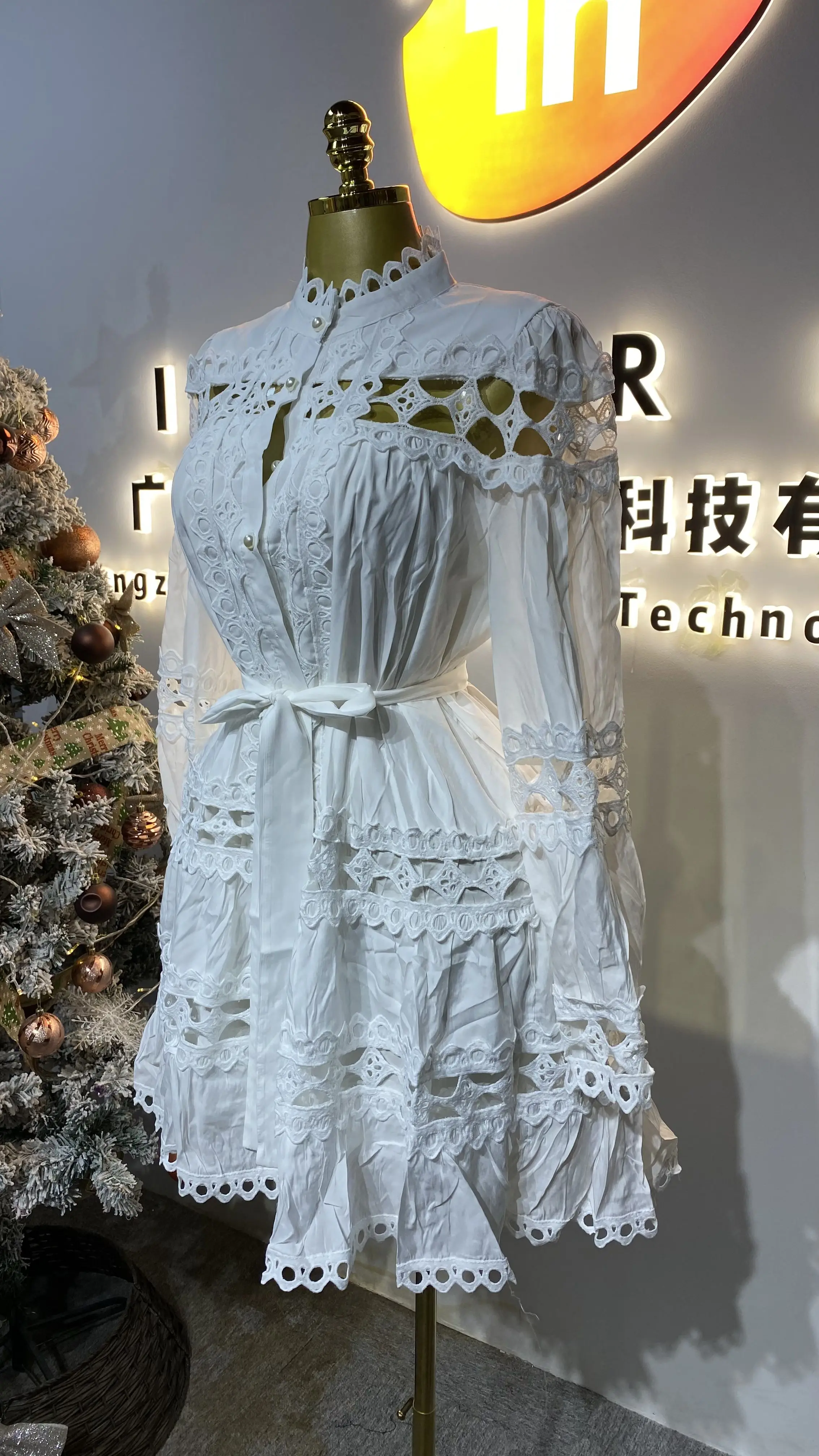 Retro court style high-end women's summer lantern sleeve hollowed-out floral light luxury midi dress-GZXX283