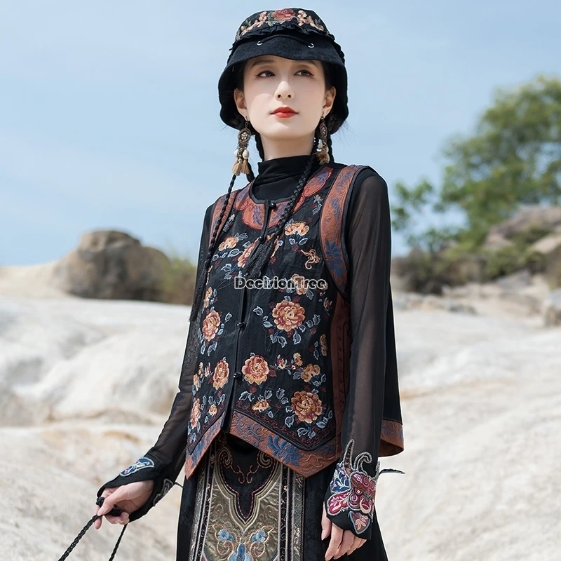 صدرية نسائية جديدة موديل 2025 بياقة دائرية بدون أكمام فضفاضة ومرقعة ومطرزة صدرية أنيقة بدلة تانغ سترة علوية t001