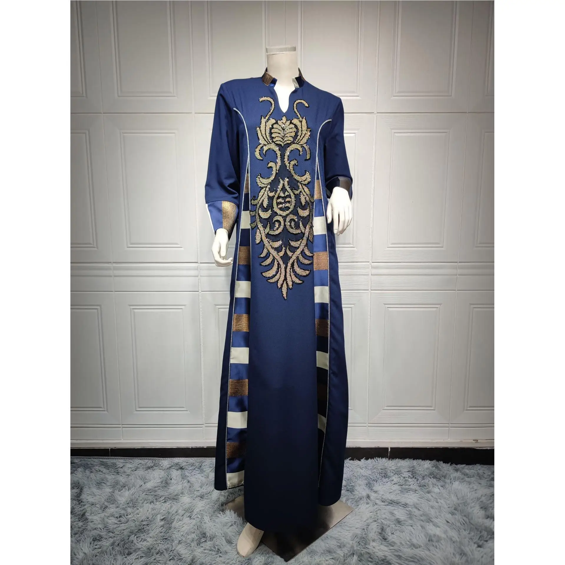 국경을 넘는 여성 중동 의류 비즈 자수 패치워크 스트라이프 무슬림 로브 패셔너블한 민족 스타일