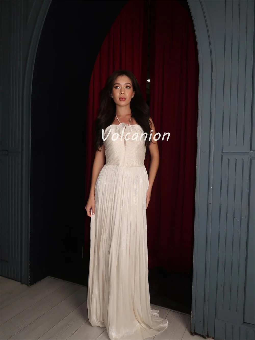 사용자 정의 크기 사용 가능 절묘한 Organza Draped Pleat 수제 꽃 스트레이트 홀터 롱 드레스 맞춤형 행사 드레스