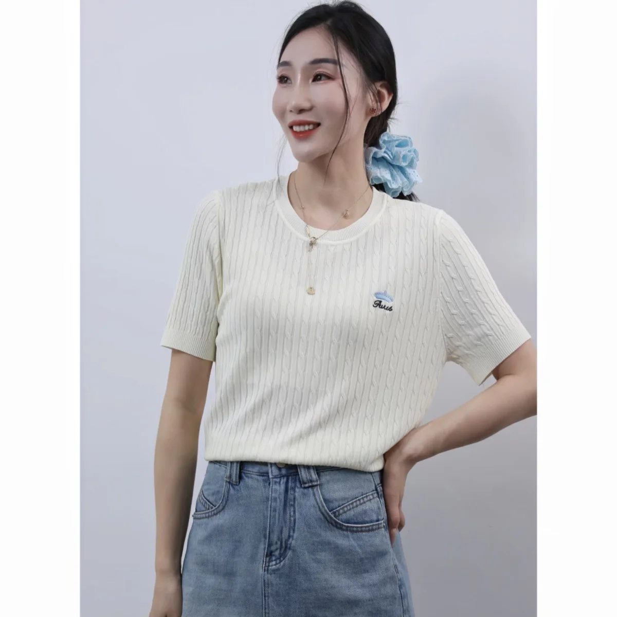

Women's Summer Thin Sweater Short Sleeve Fashion Sweater 2025 New Popular Women's Tops Round Neck Pullover Knitted Tops