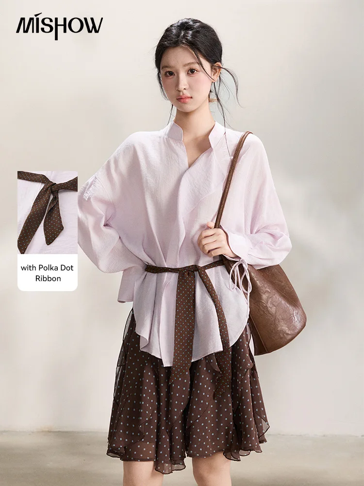 

Женская асимметричная рубашка MISHOW с V-образным вырезом, весна 2026, повседневная свободная рубашка с отложным воротником, однотонная, с завязками на манжетах и лентой в горошек MXF108X1002