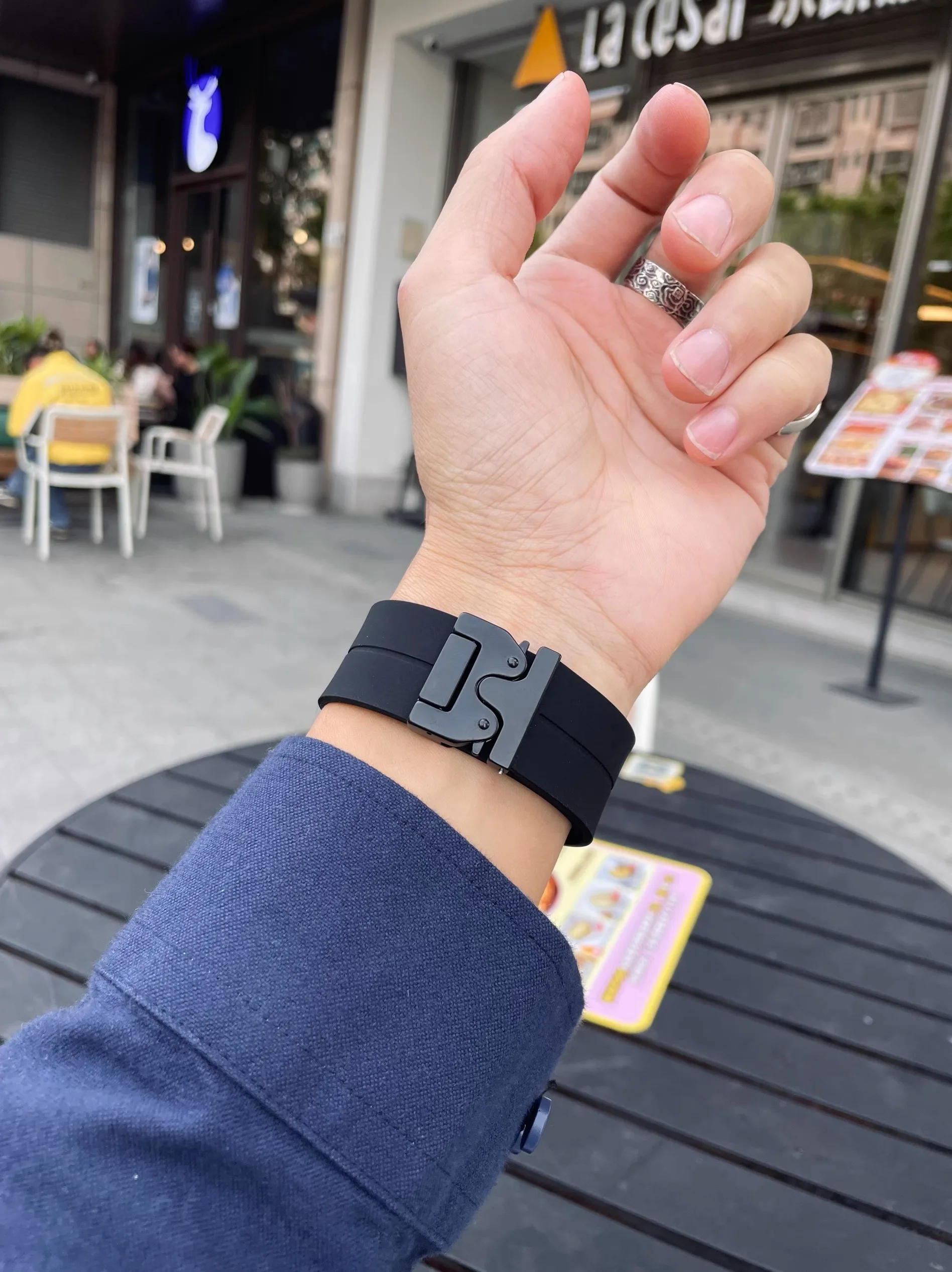 Kakestorm robot umbrella buckle applies to Apple iwatch strap s9 widened s10 silica gel Ultra2