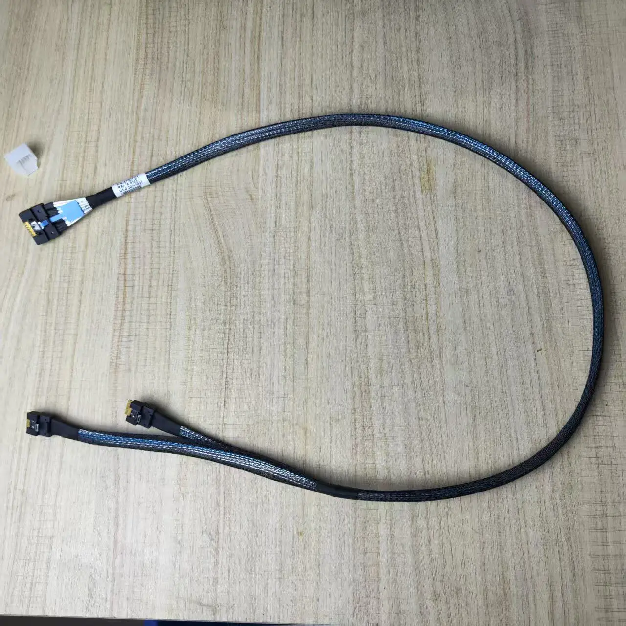 For Dawning Slim SAS SFF-8654 8i to double 8654 4i one point two, data cable 37001221 481