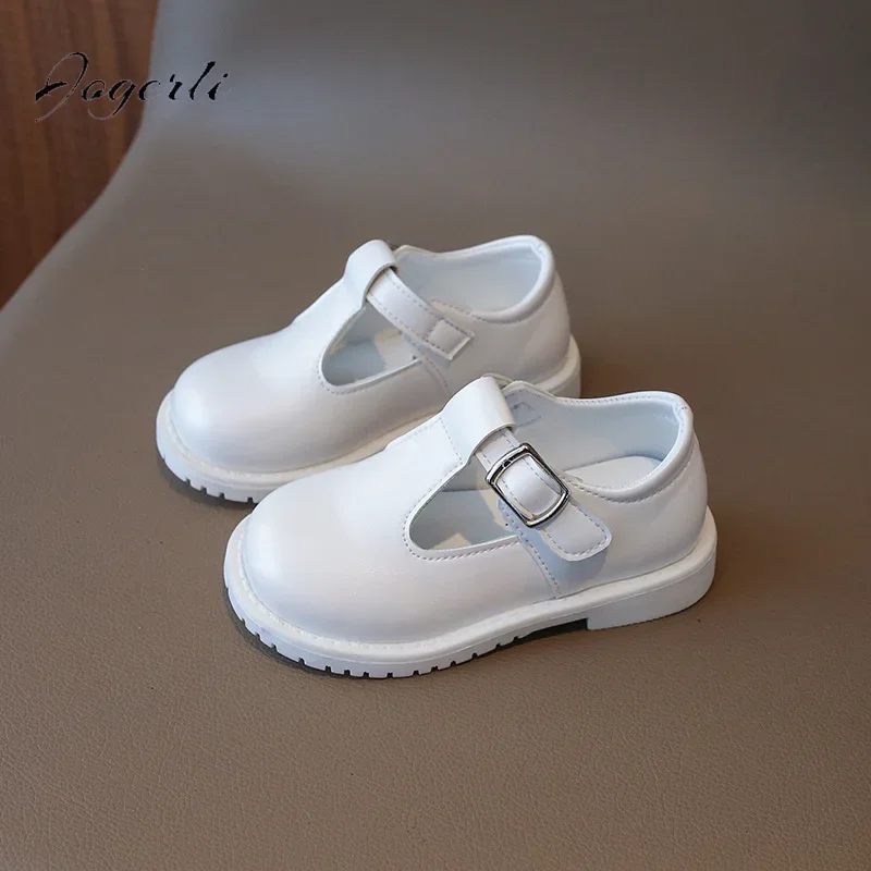 Scarpe da ragazza 2024 primavera nuova moda Versatile testa tonda piccoli appartamenti in pelle PU bambini suola morbida mocassino per studenti di